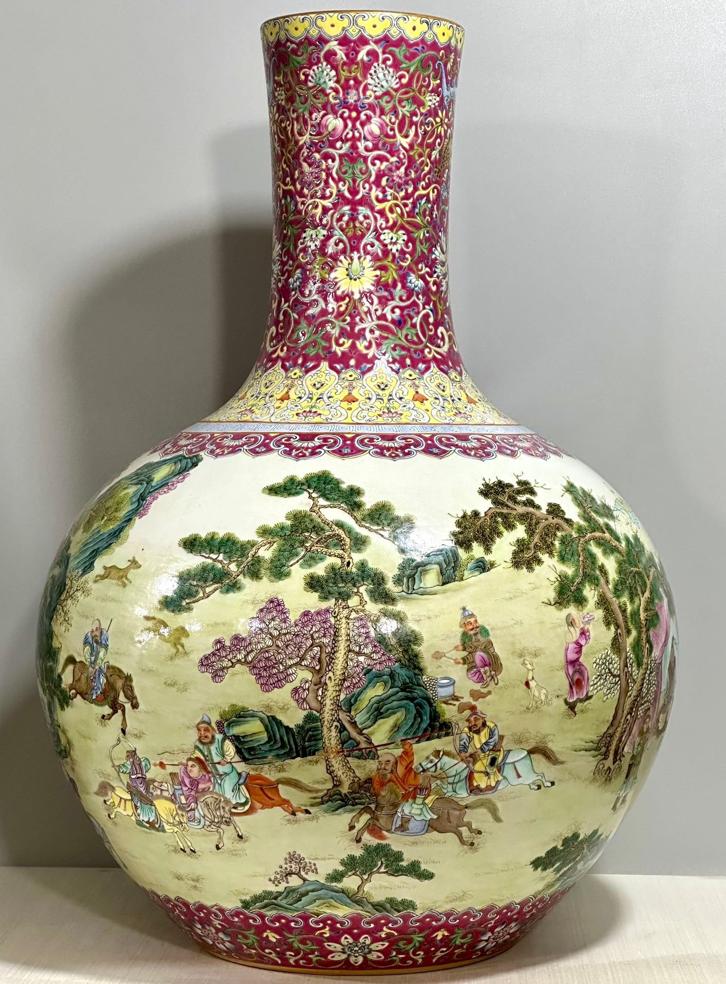 Qing Dynasty Qianlong Yangcai celestial vase