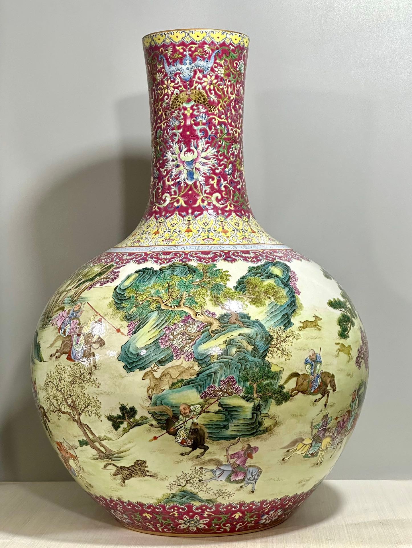 Qing Dynasty Qianlong Yangcai celestial vase