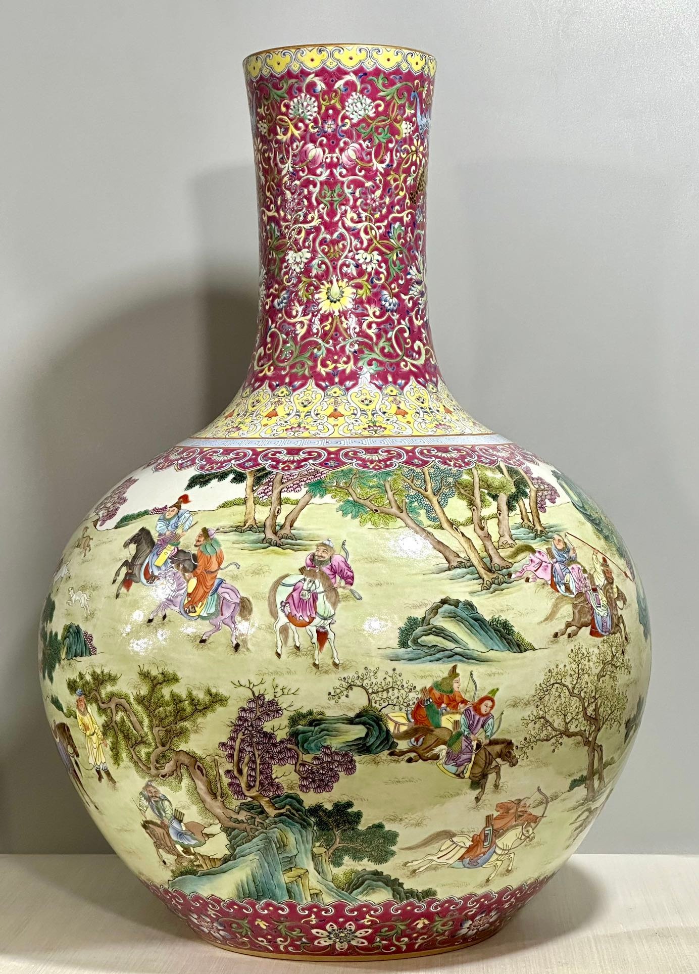 Qing Dynasty Qianlong Yangcai celestial vase