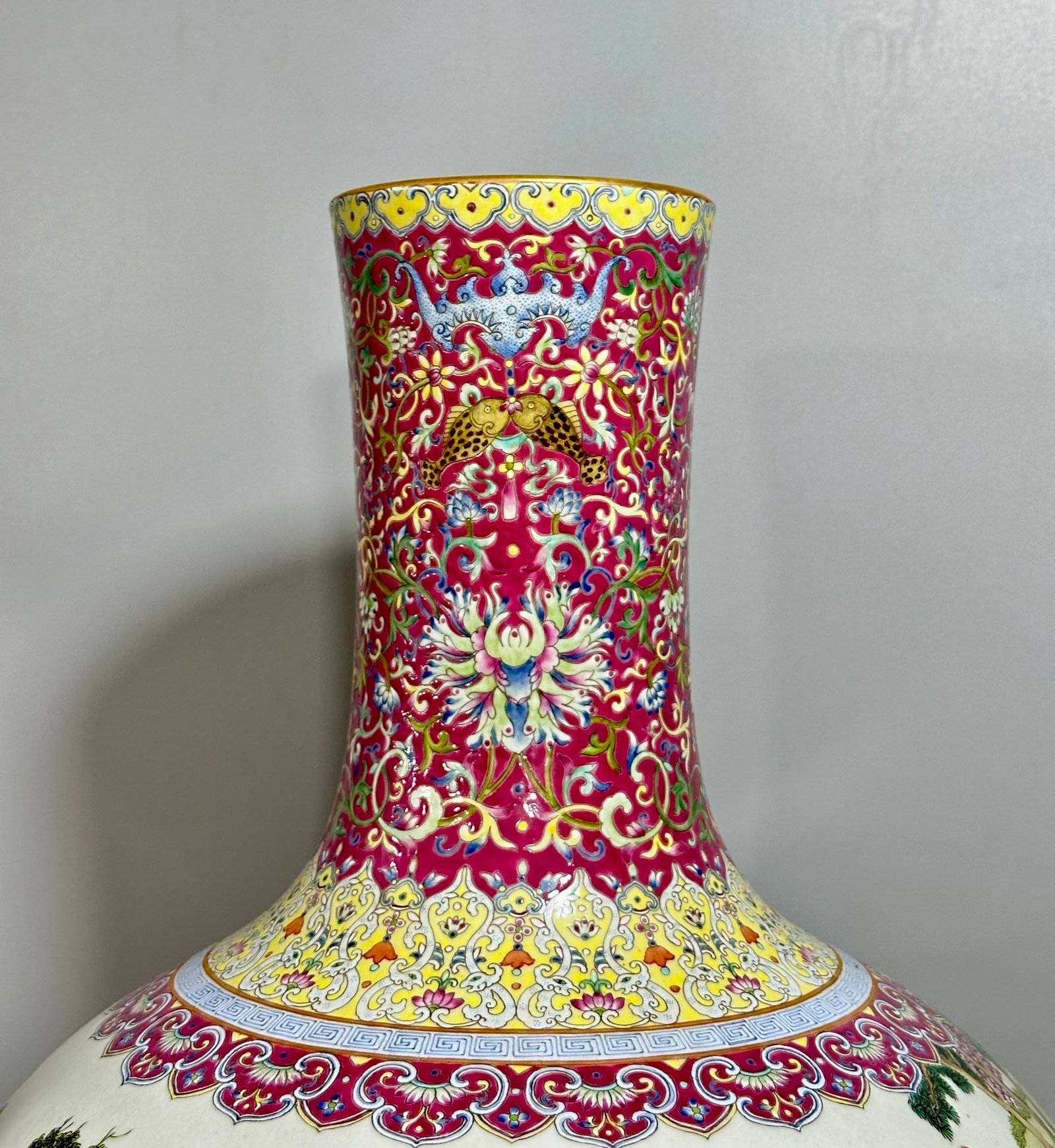 Qing Dynasty Qianlong Yangcai celestial vase