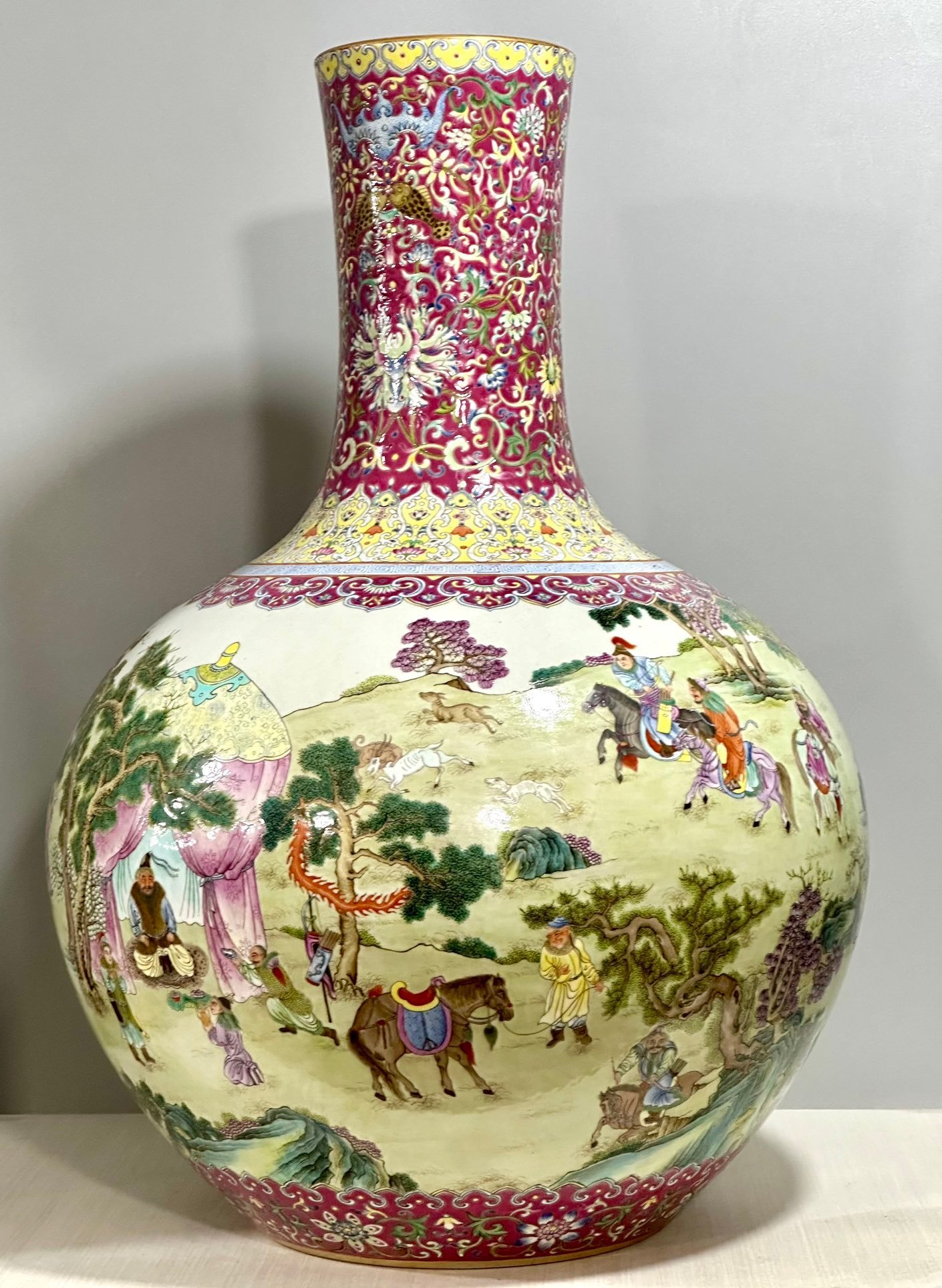 Qing Dynasty Qianlong Yangcai celestial vase
