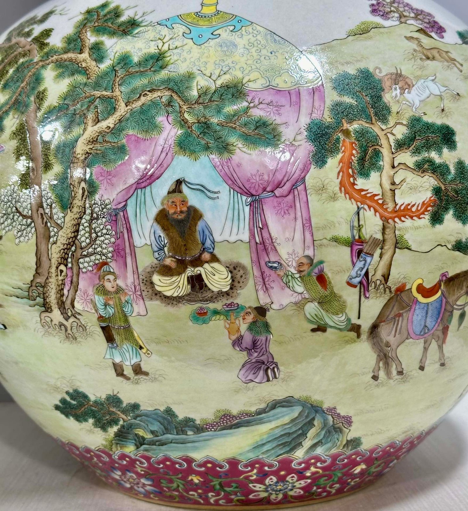 Qing Dynasty Qianlong Yangcai celestial vase