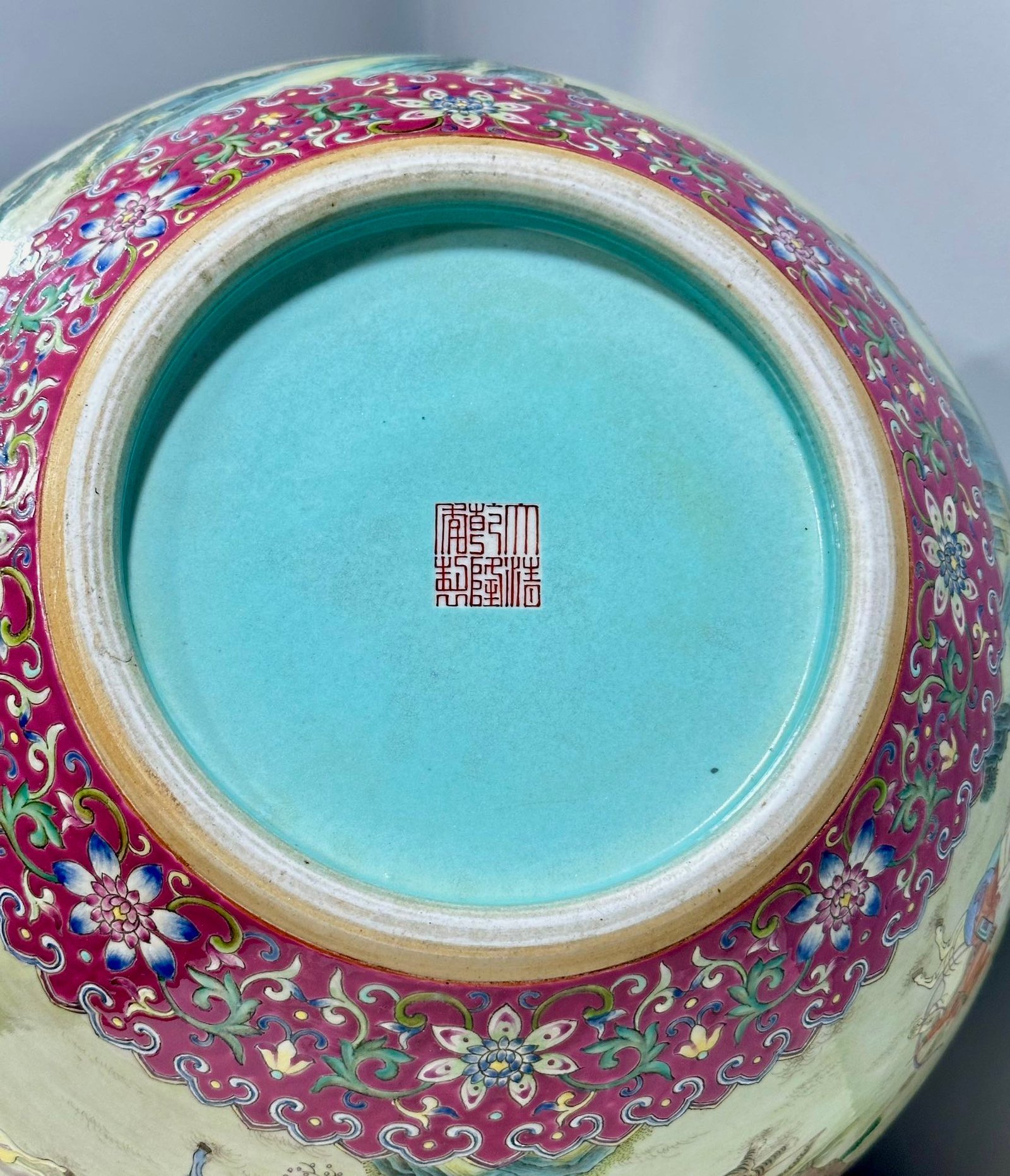 Qing Dynasty Qianlong Yangcai celestial vase