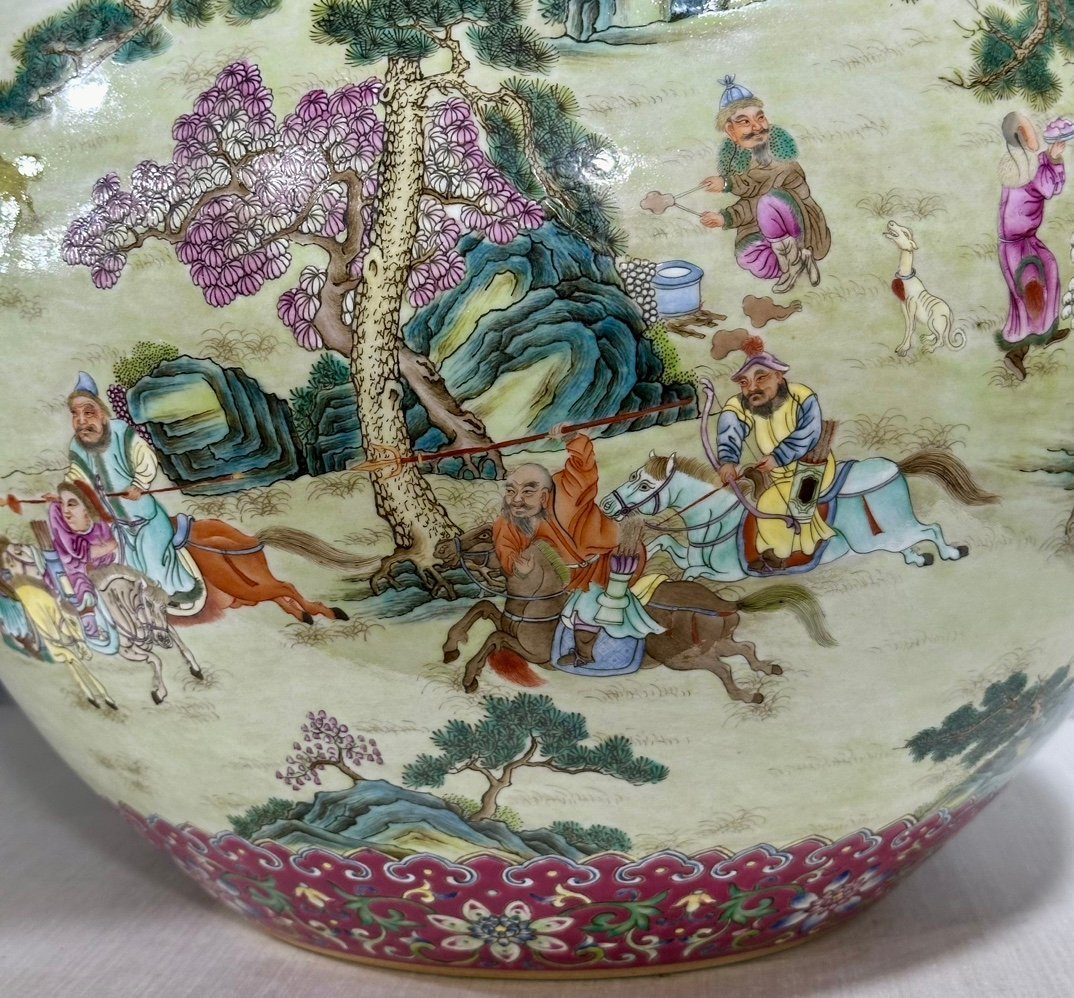 Qing Dynasty Qianlong Yangcai celestial vase