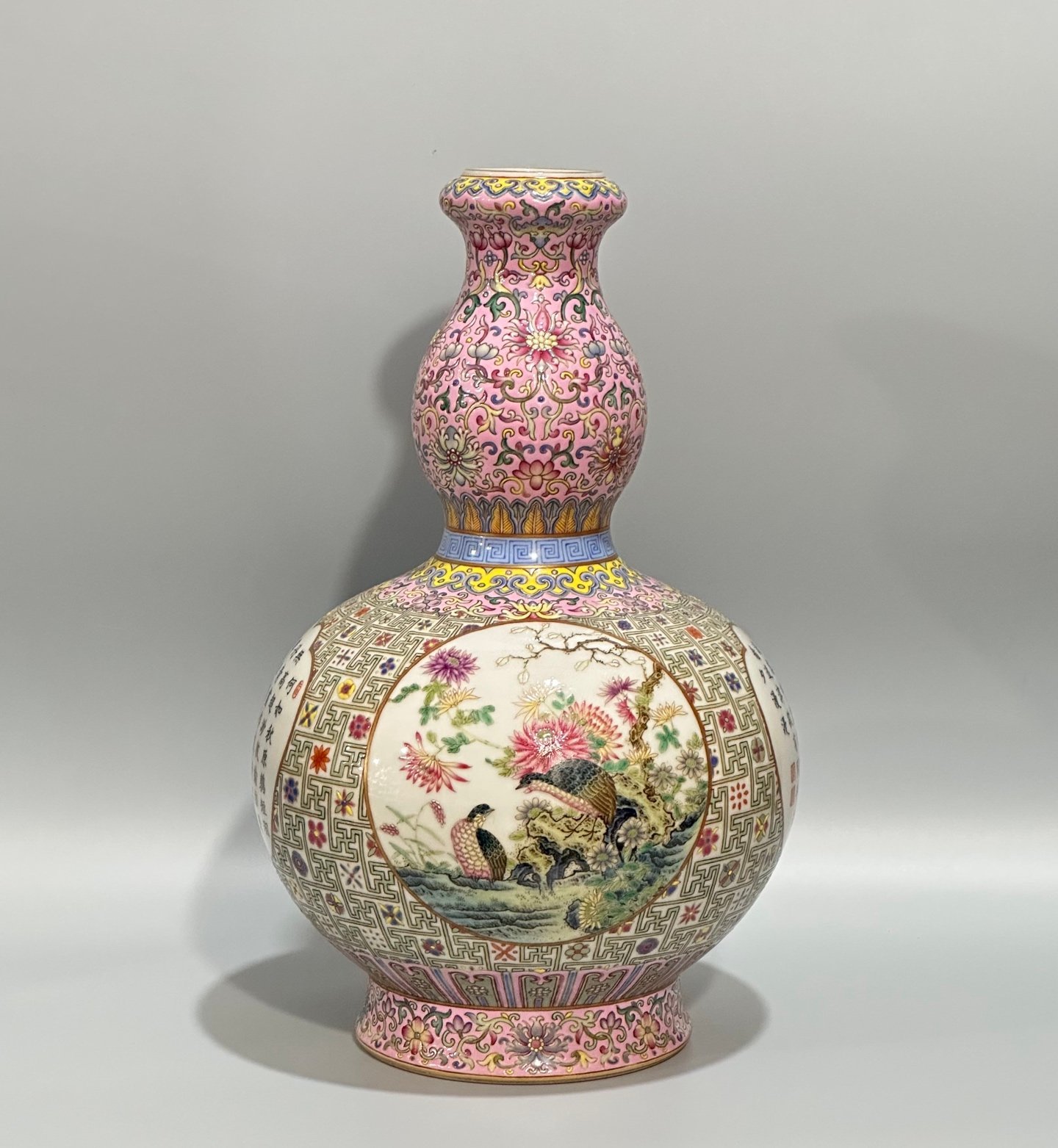 Qing Dynasty Qianlong Yangcai cotton gourd vase with open window