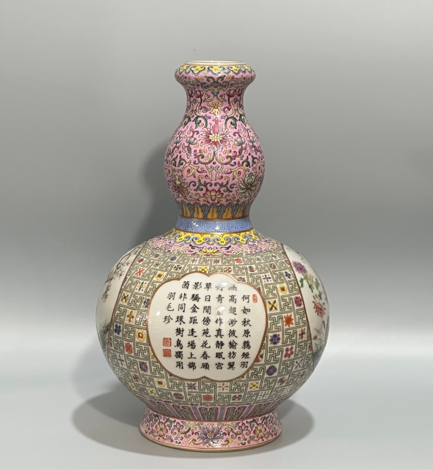 Qing Dynasty Qianlong Yangcai cotton gourd vase with open window