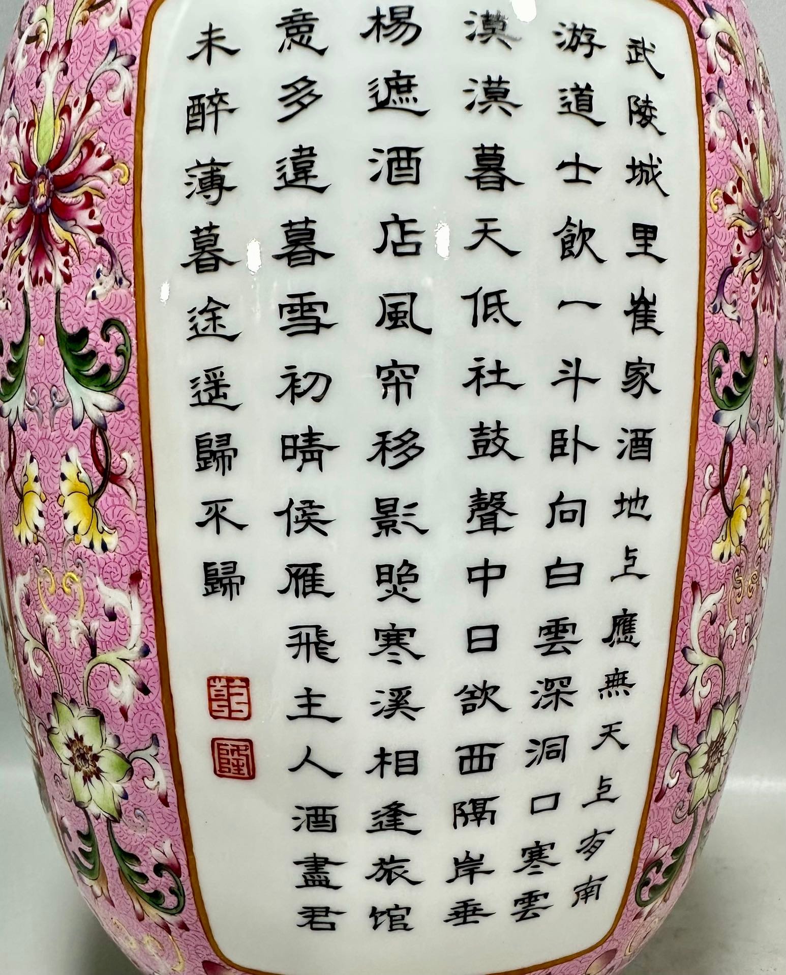 Qing Dynasty Qianlong a lantern vase with a scroll mouth and a scroll-mouthed lantern vase
