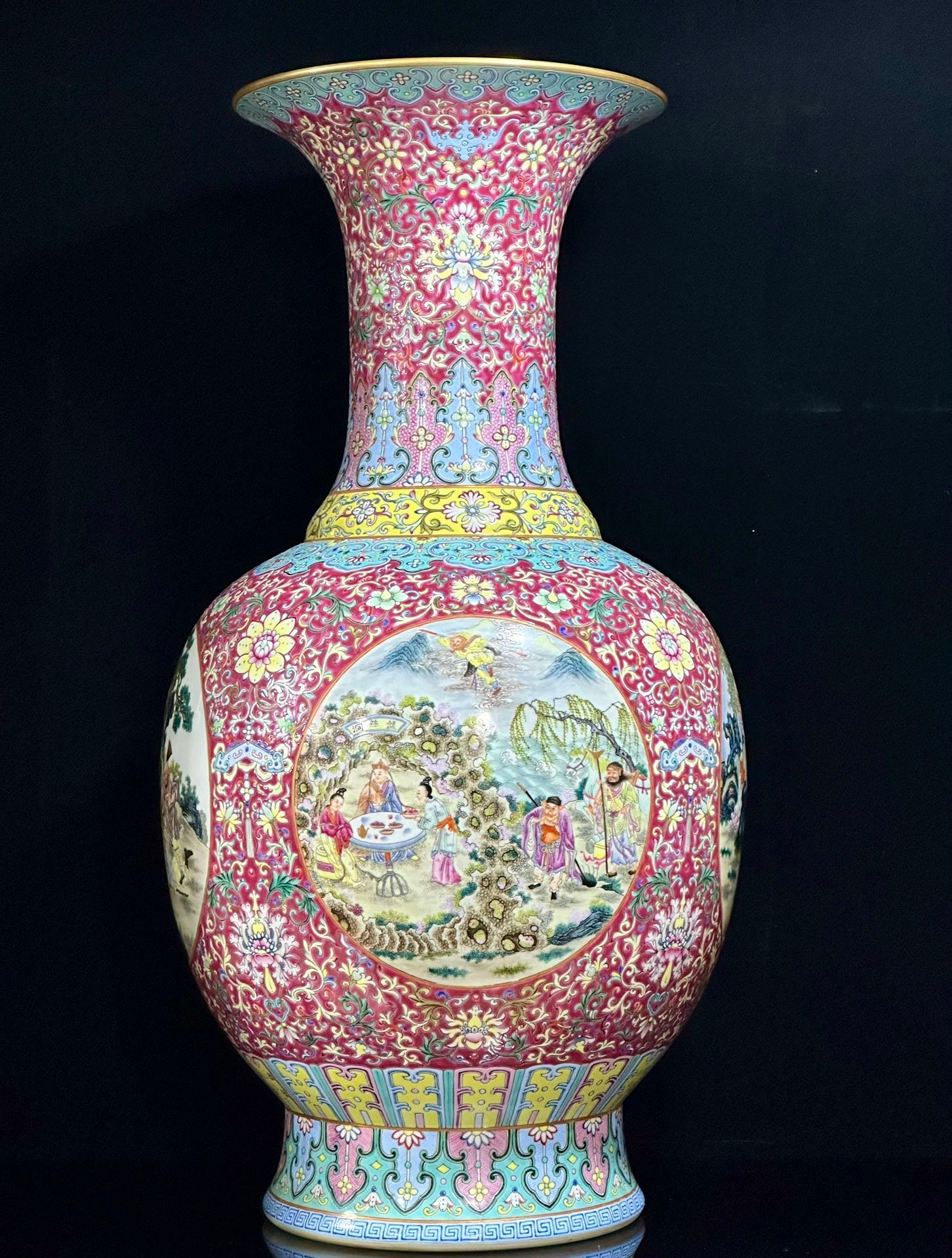 Qing Dynasty Qianlong A large vase with a yangcai rouge and red passionflower