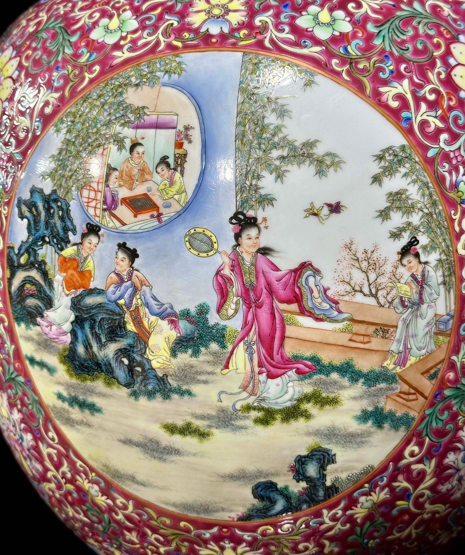Qing Dynasty Qianlong A large vase with a yangcai rouge and red passionflower