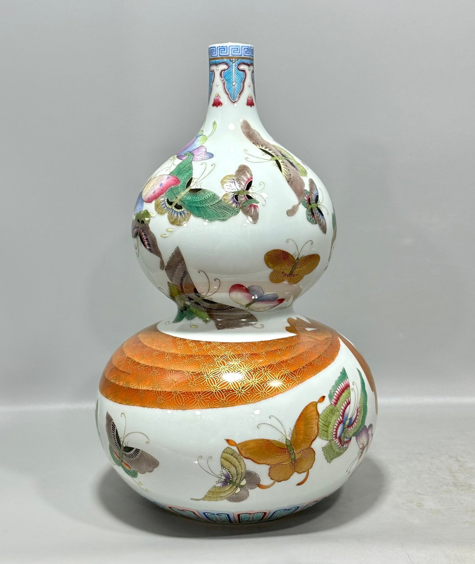 Qing Dynasty Qianlong enamel butterfly pattern coat and gourd vase
