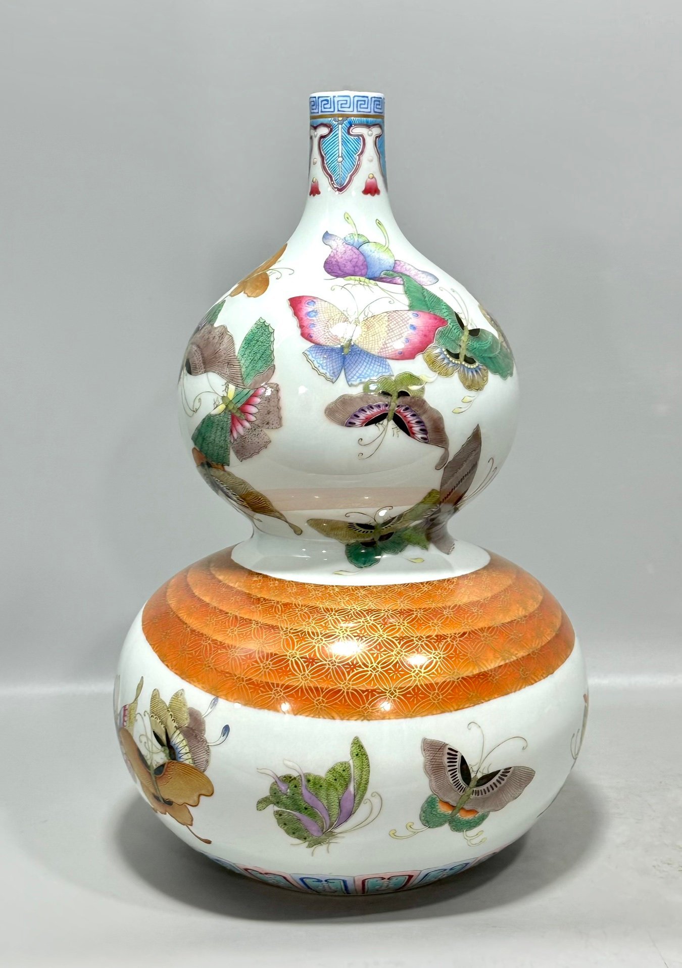 Qing Dynasty Qianlong enamel butterfly pattern coat and gourd vase