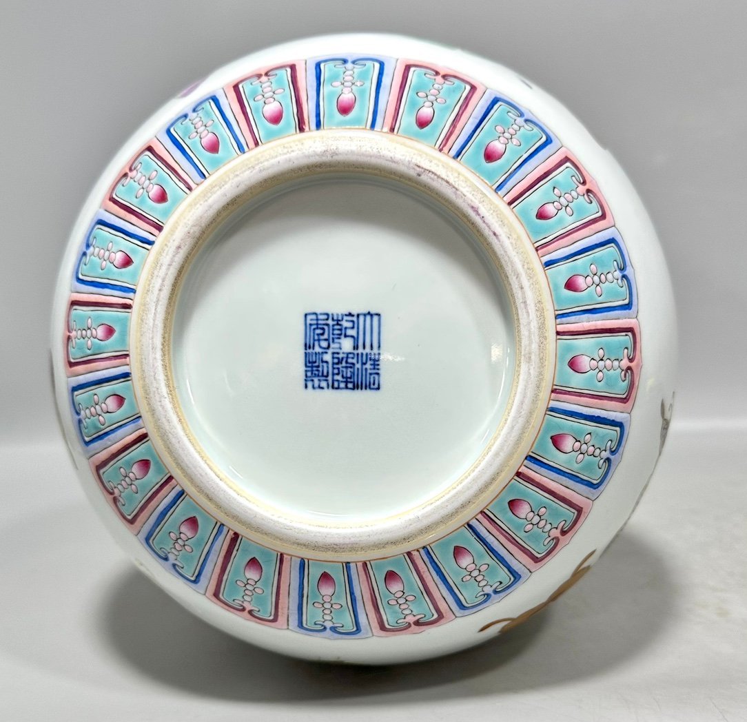 Qing Dynasty Qianlong enamel butterfly pattern coat and gourd vase