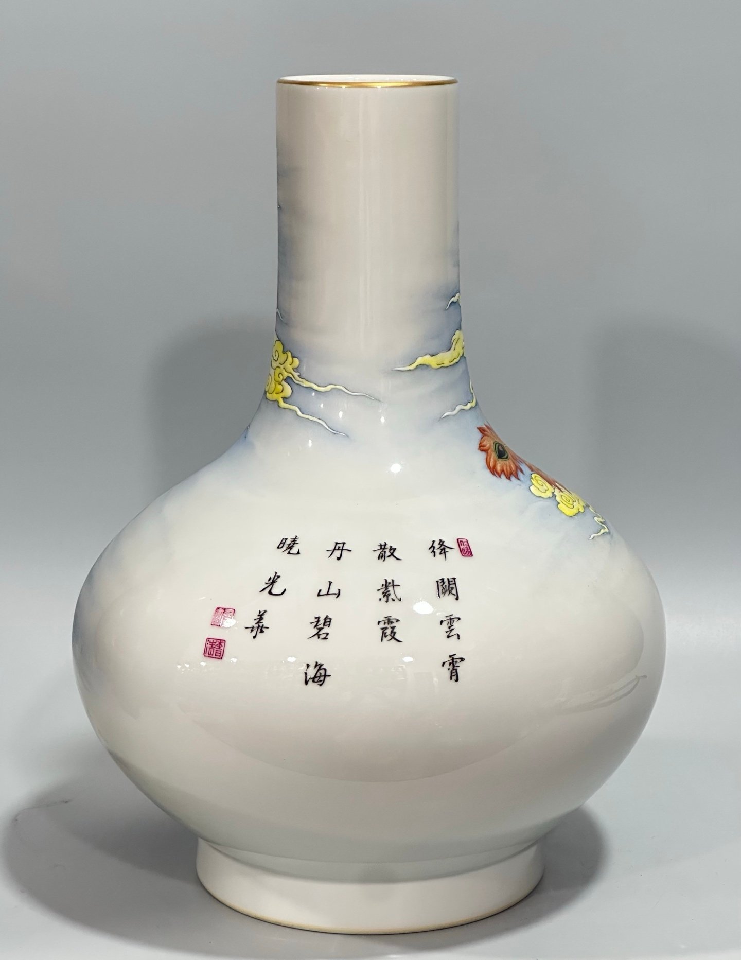 Qing Dynasty Qianlong Enamel water chestnut vase with red phoenix