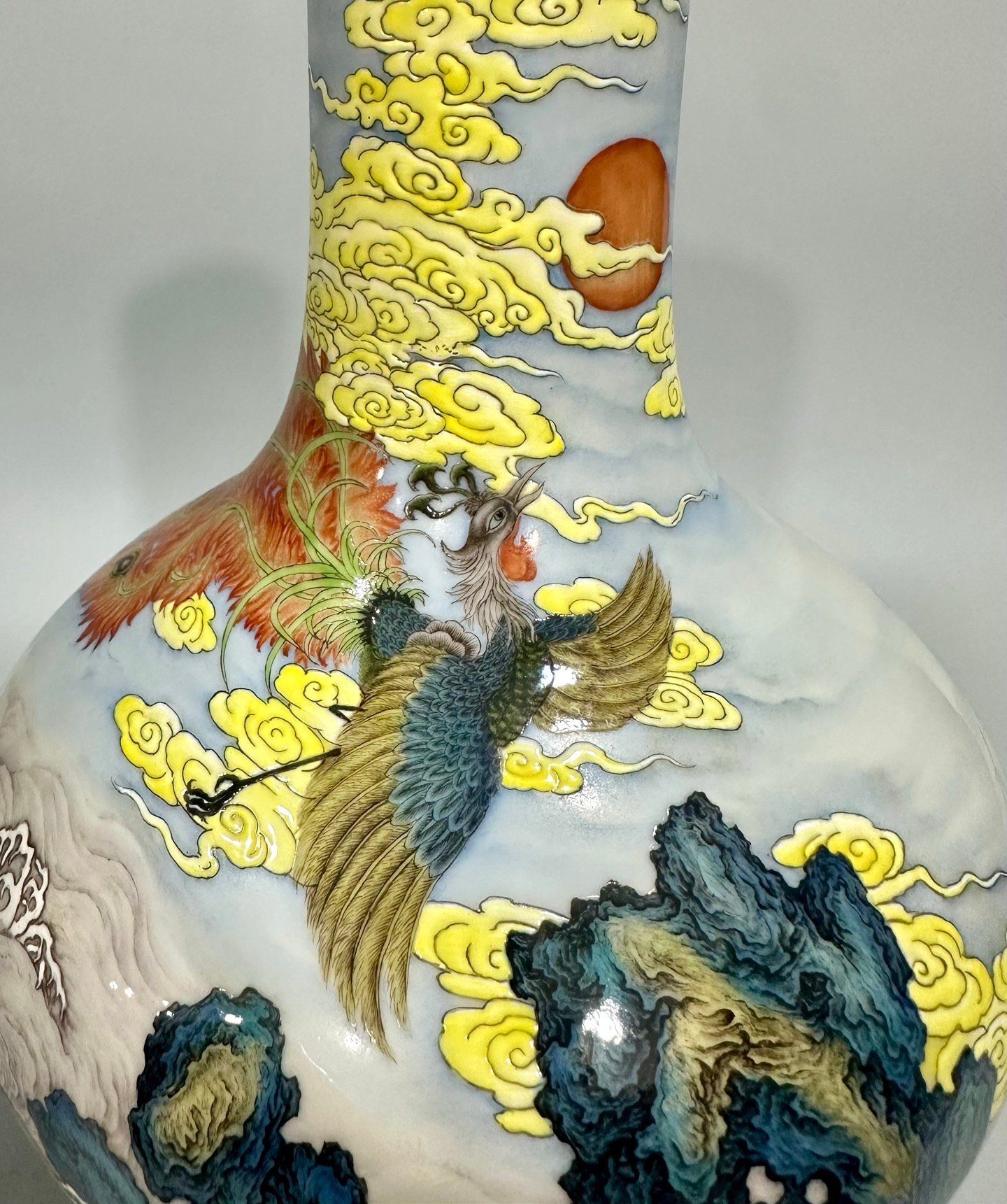 Qing Dynasty Qianlong Enamel water chestnut vase with red phoenix