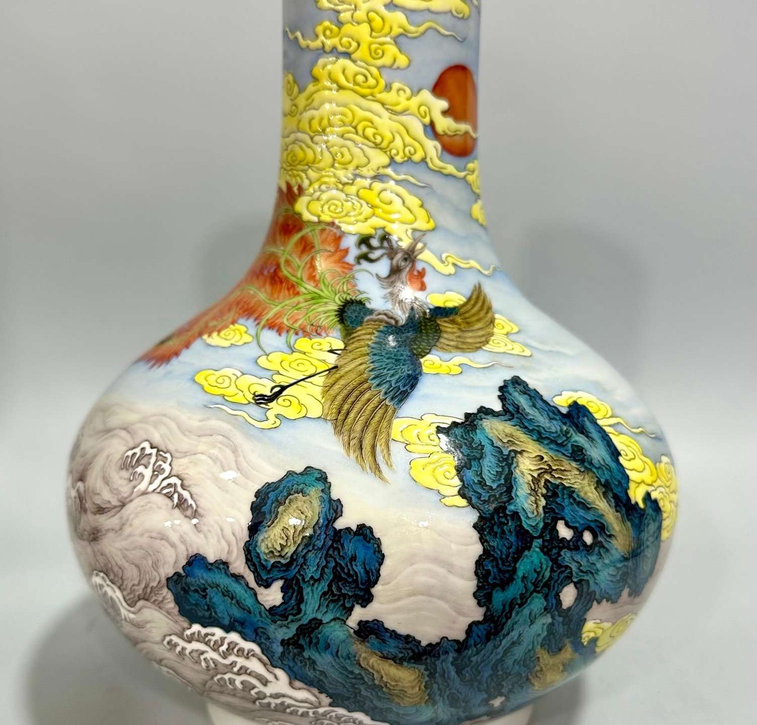 Qing Dynasty Qianlong Enamel water chestnut vase with red phoenix