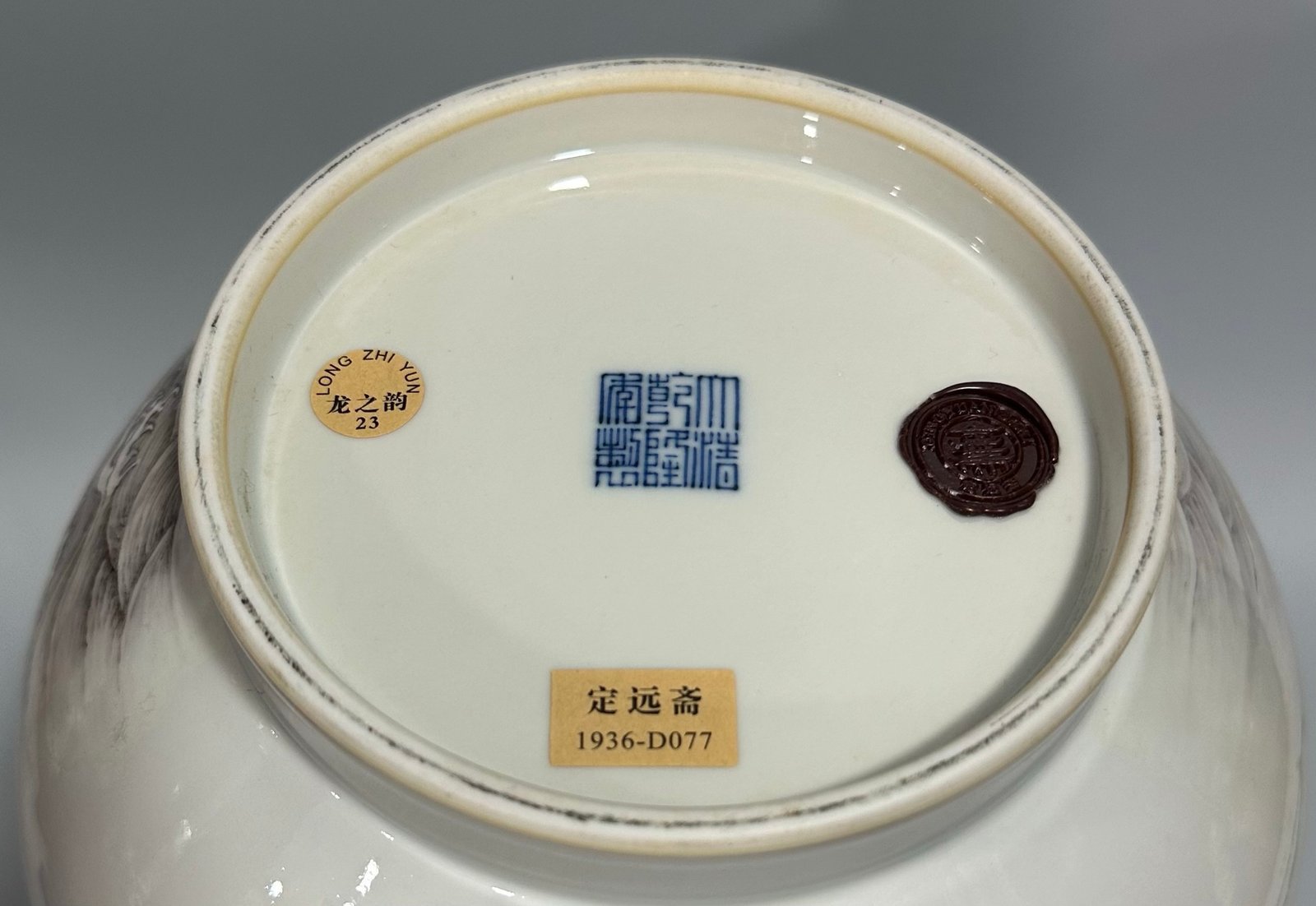 Qing Dynasty Qianlong Enamel water chestnut vase with red phoenix
