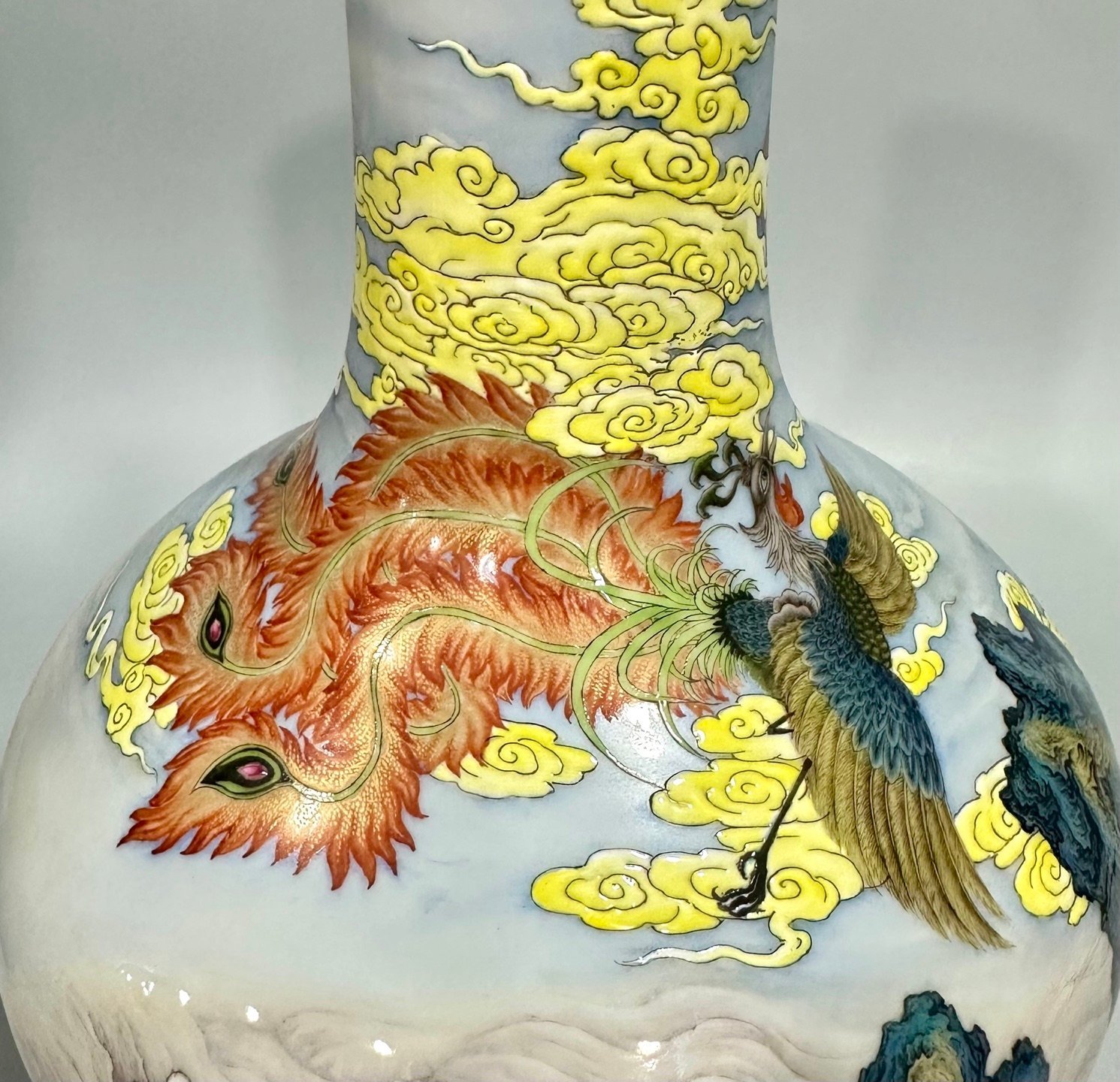 Qing Dynasty Qianlong Enamel water chestnut vase with red phoenix