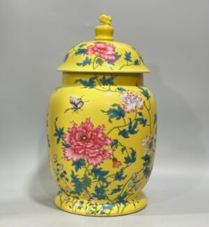 Qing Dynasty Qianlong Enamel lemon yellow glaze orbital flower and bird poetry covered jar