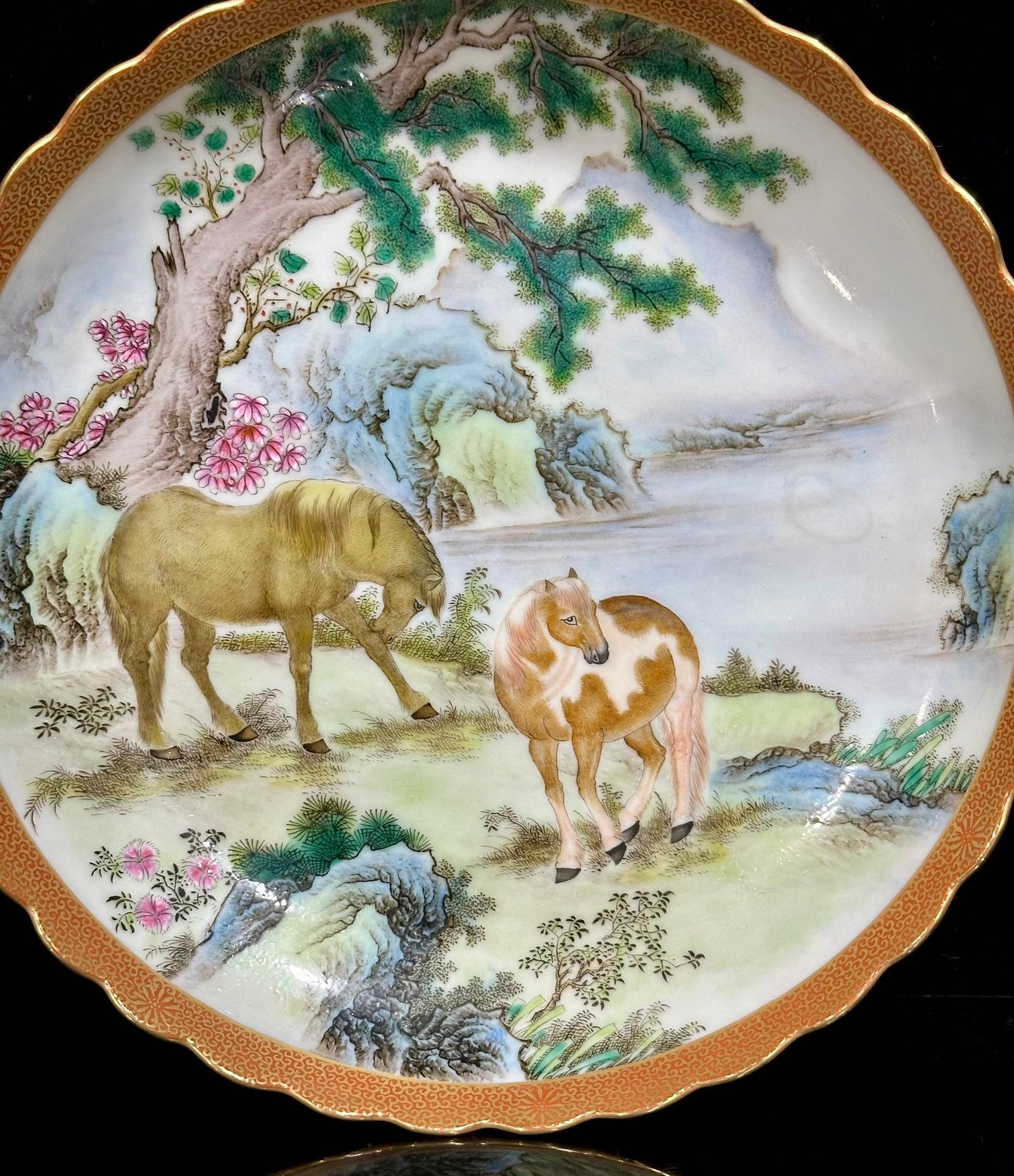 Qing Dynasty Qianlong Enamel coral red painted horse and sunflower mouth plate