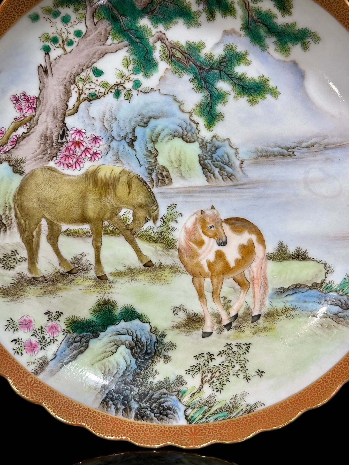 Qing Dynasty Qianlong Enamel coral red painted horse and sunflower mouth plate