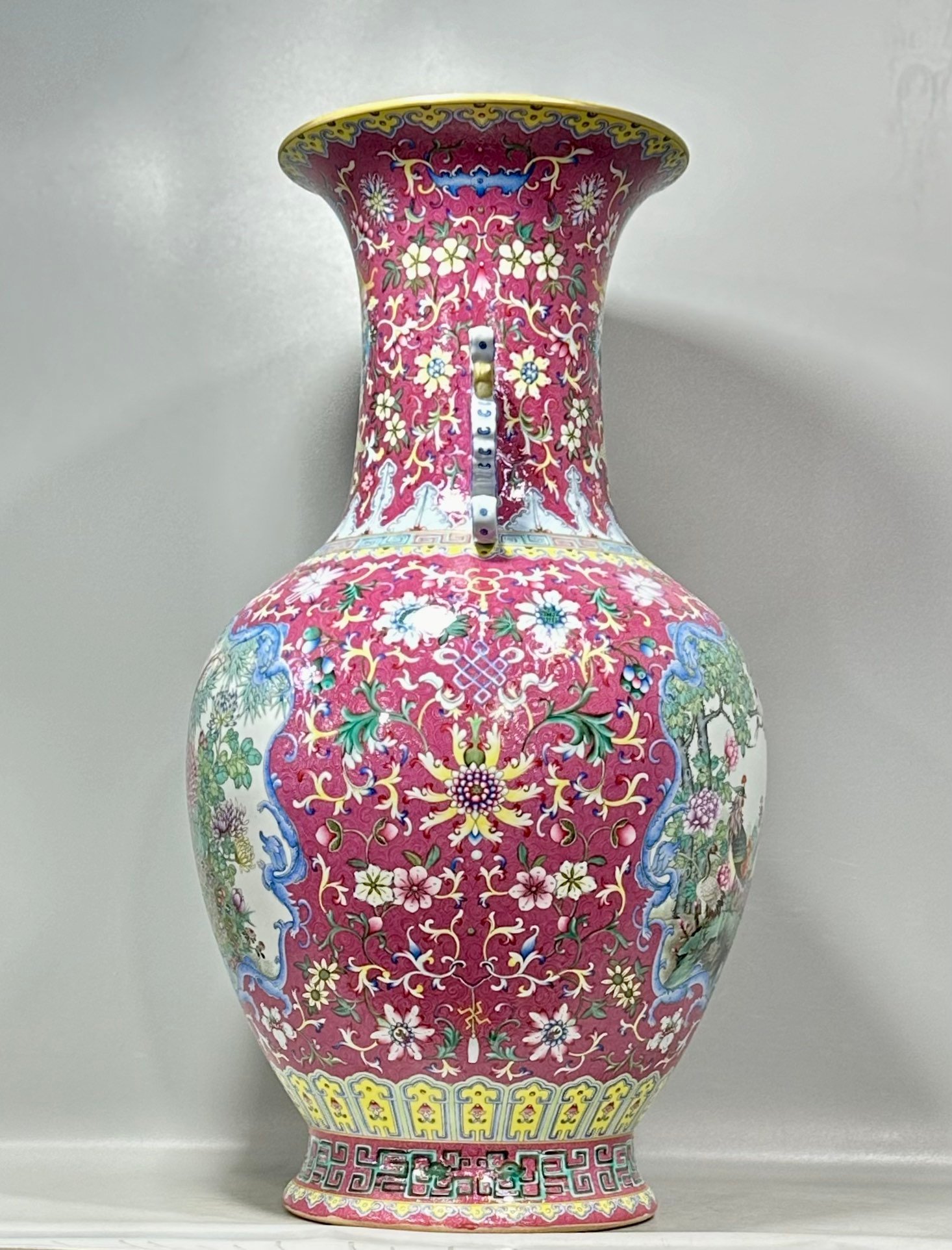 Qing Dynasty Qianlong Enamel and rouge flower and bird amphora