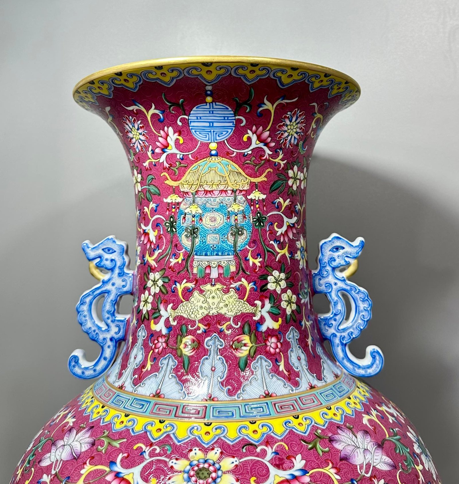 Qing Dynasty Qianlong Enamel and rouge flower and bird amphora