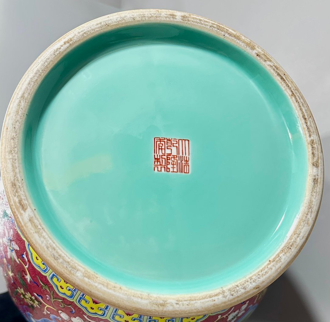 Qing Dynasty Qianlong Enamel and rouge flower and bird amphora