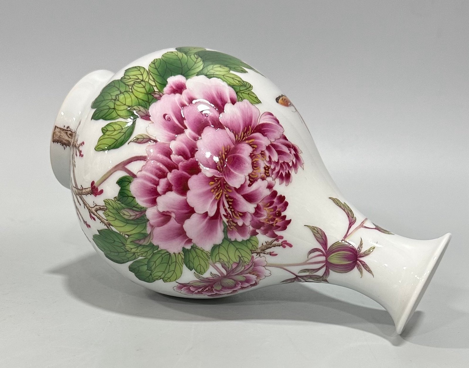 Qing Dynasty Qianlong Enamel Lang Shining flower and bird poetry jade pot spring vase