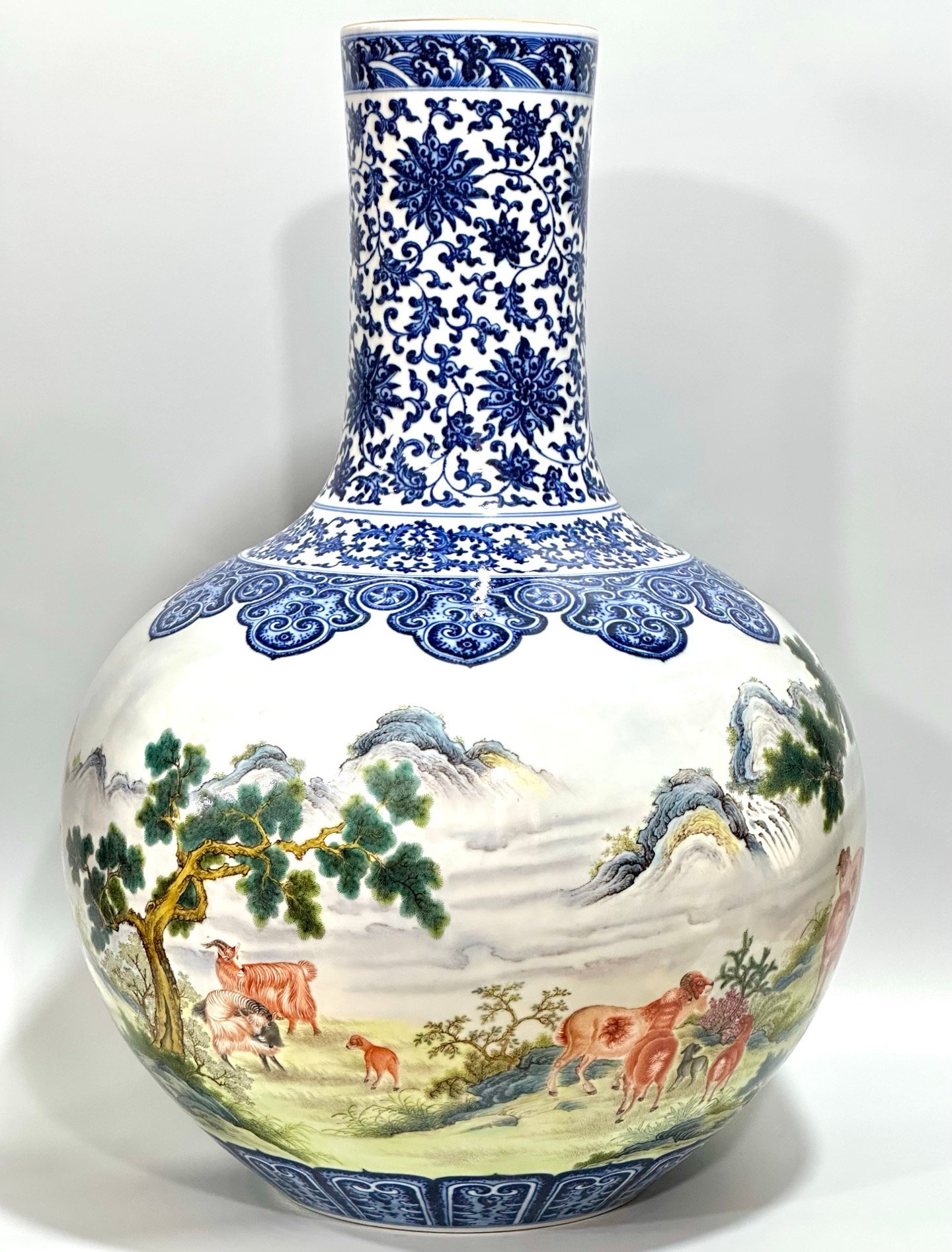 Qing Dynasty Qianlong Enamel blue lace celestial sphere vase