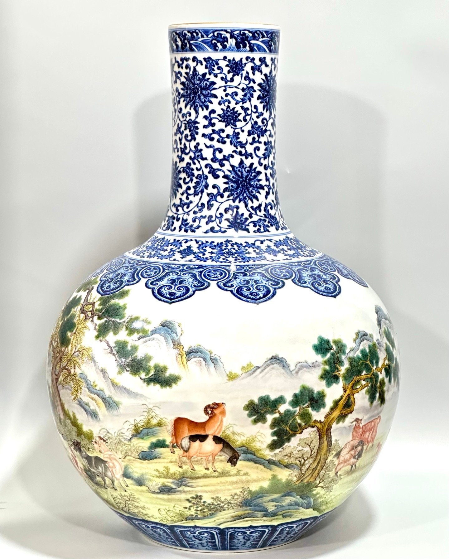 Qing Dynasty Qianlong Enamel blue lace celestial sphere vase