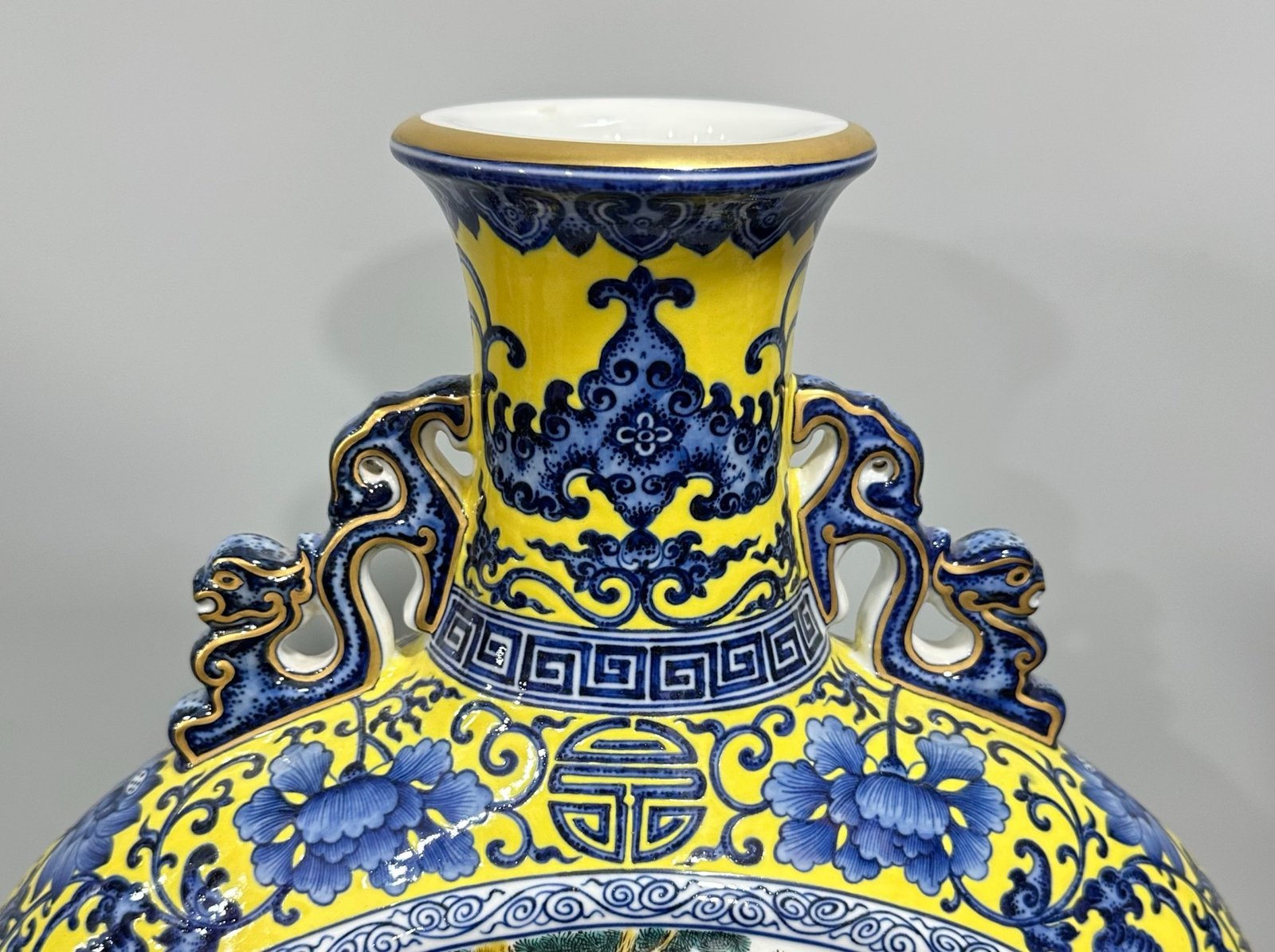 Qing Dynasty Qianlong Enamel vase with blue and white flowers on yellow ground