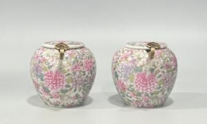 Qing Dynasty Qianlong Pastel colored jar with small lid