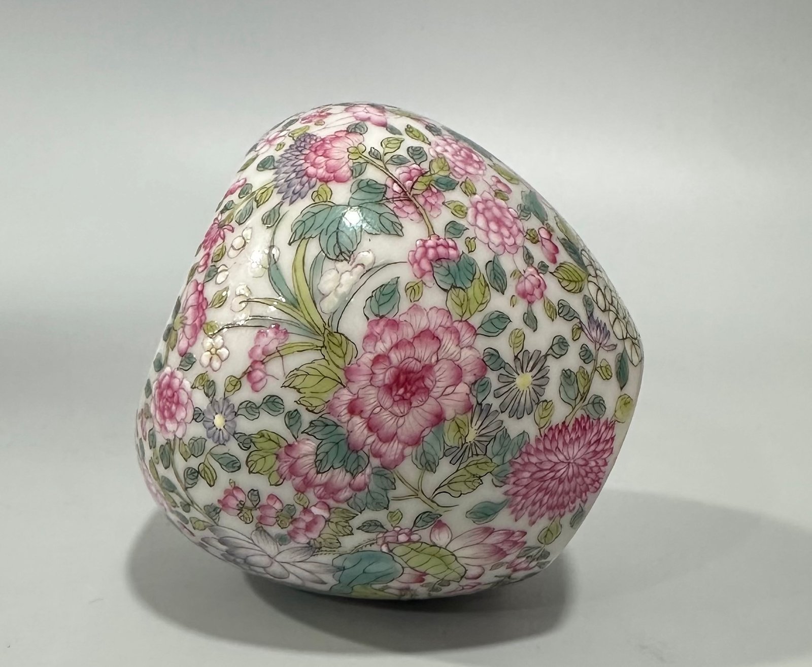 Qing Dynasty Qianlong Pastel colored jar with small lid