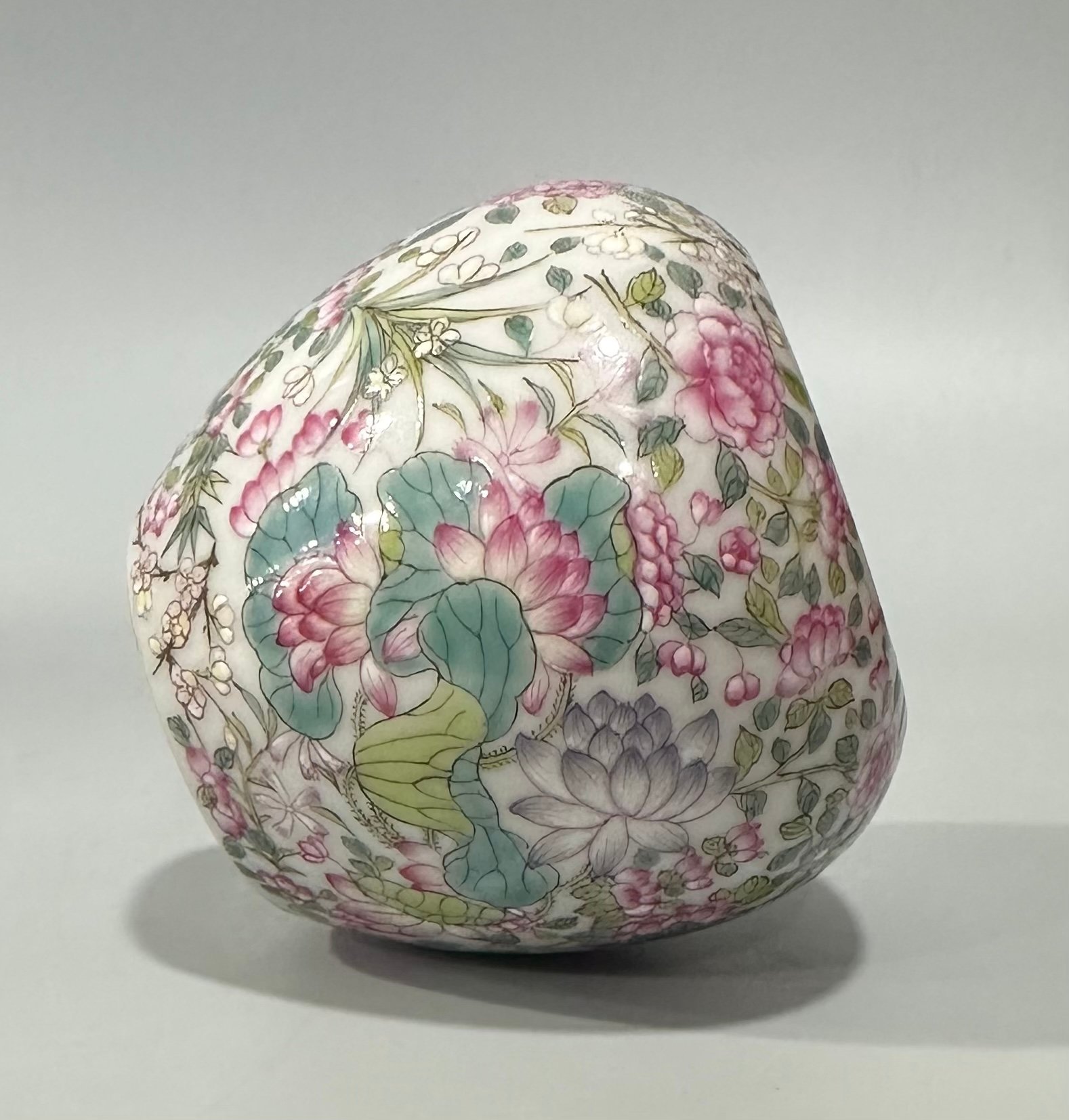 Qing Dynasty Qianlong Pastel colored jar with small lid