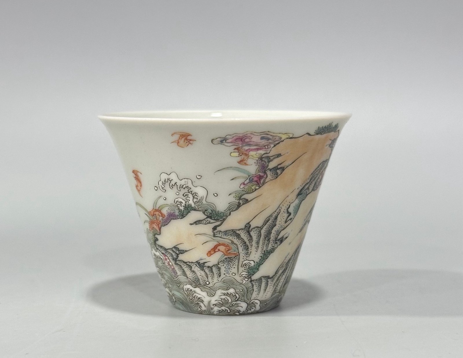 Qing Dynasty Qianlong Pastel Fushan Shouhai pattern horseshoe cup