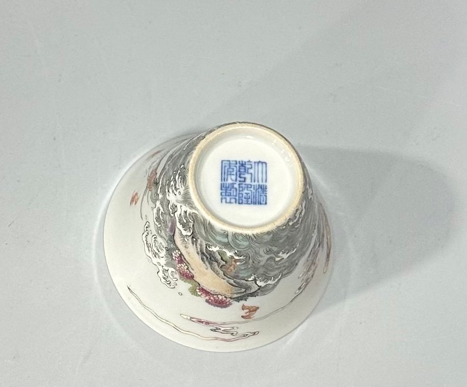 Qing Dynasty Qianlong Pastel Fushan Shouhai pattern horseshoe cup
