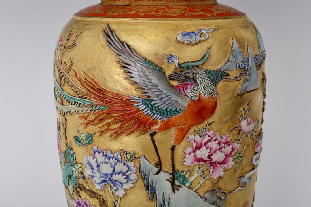 Qing Dynasty Qianlong Pastel gold engraved vase with flowers and birds