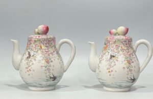 Qing Dynasty Qianlong Pastel pot with the pattern of closed moon and shy flowers