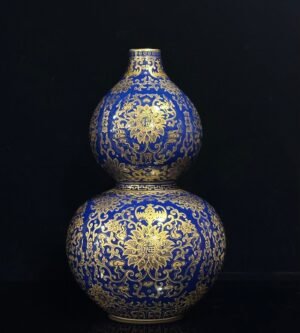Qing Dynasty Qianlong Pastel and blue glaze gourd vase