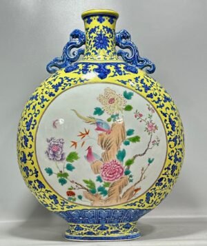 Qing Dynasty Qianlong Pastel yellow ground blue and white double ears holding the moon vase