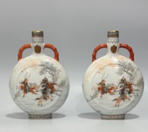 Qing Dynasty Qianlong small flat vase with two ears with red ink and gold figures