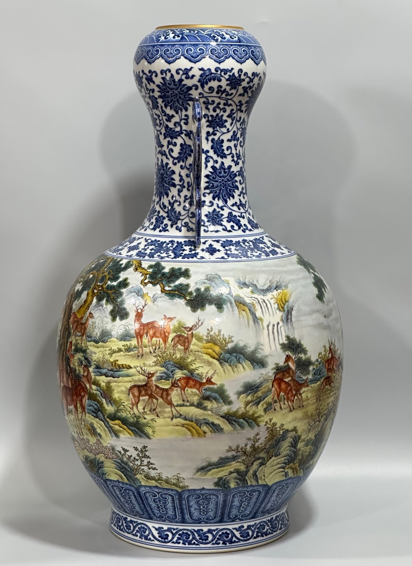 Qing Dynasty Qianlong Blue lace amphora