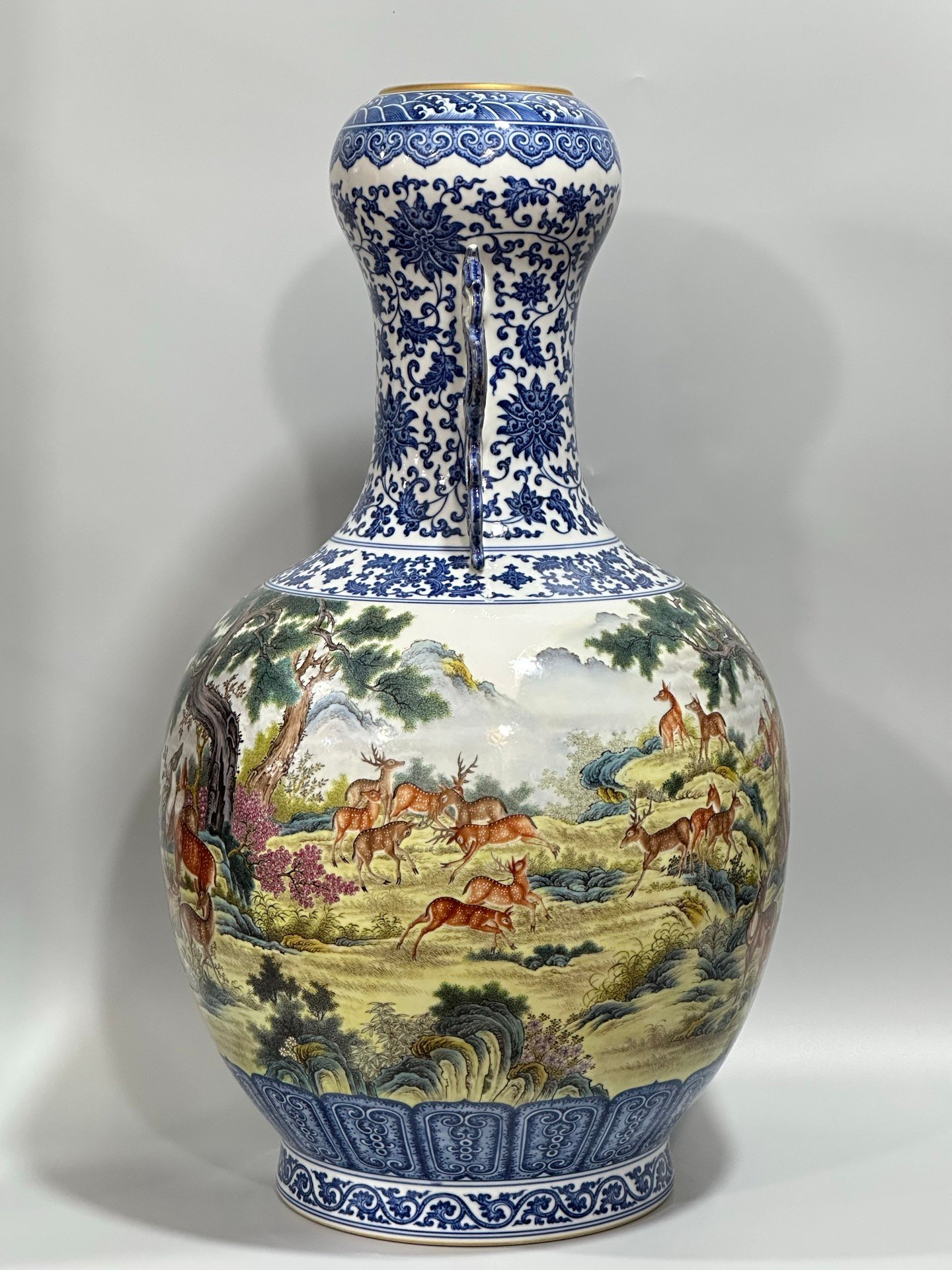 Qing Dynasty Qianlong Blue lace amphora