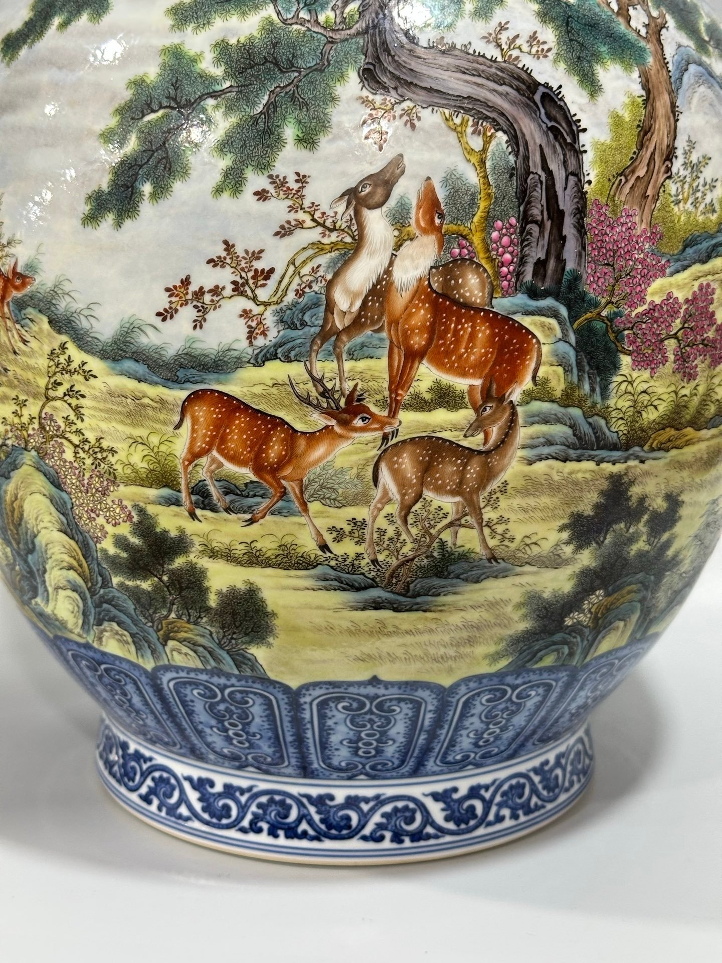 Qing Dynasty Qianlong Blue lace amphora