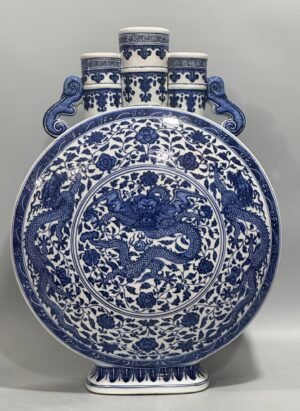 Qing Dynasty Qianlong Blue and white dragon-wrapped peony pattern three-tube moon-holding vase