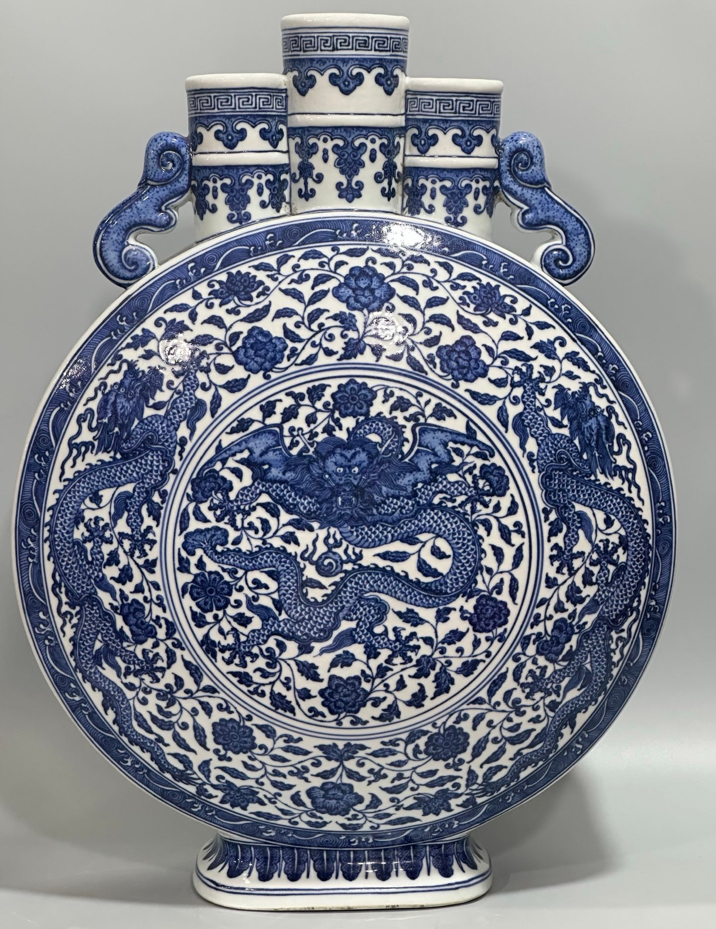 Qing Dynasty Qianlong Blue and white dragon-wrapped peony pattern three-tube moon-holding vase