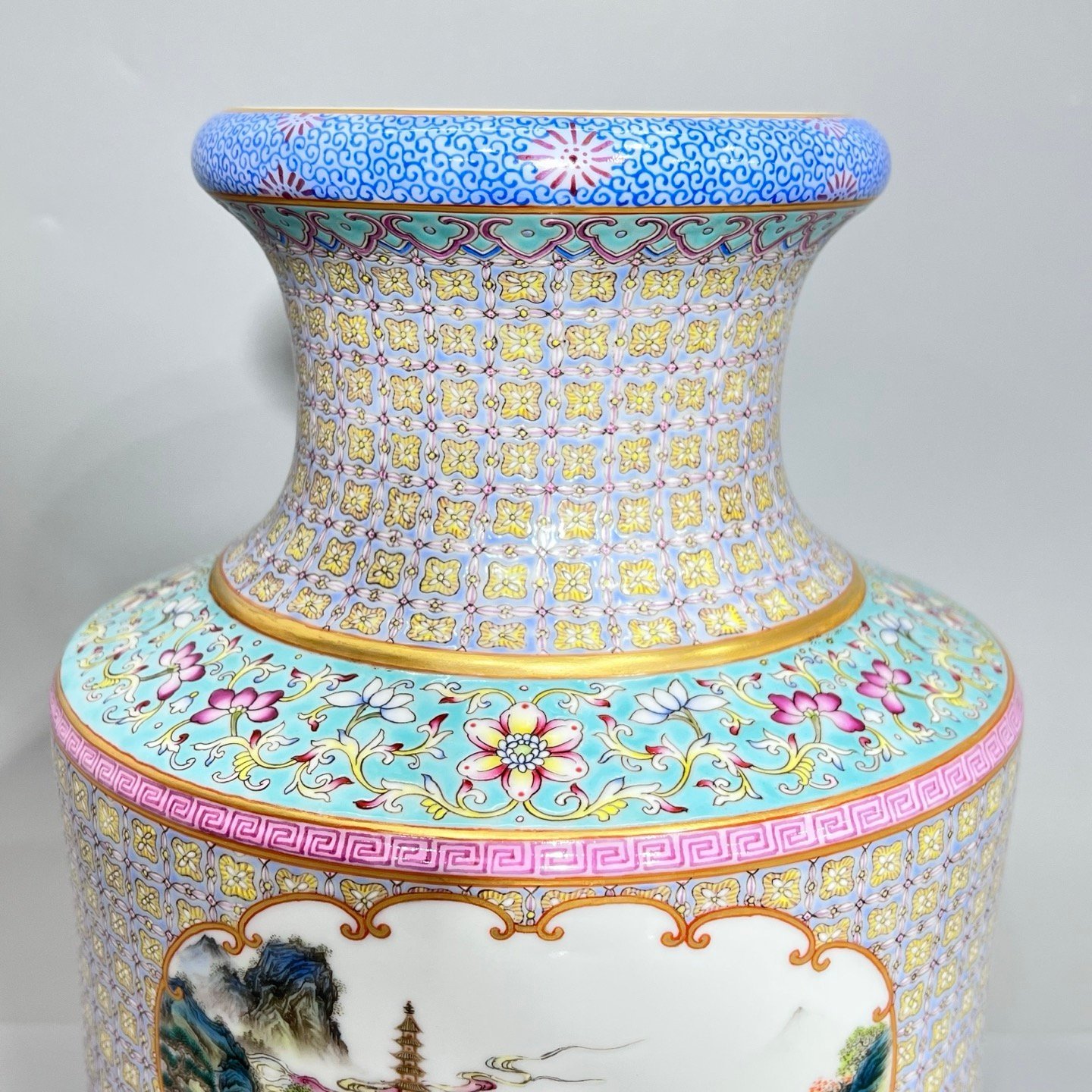 Qing Dynasty Qianlong A pankou statue of landscape with pastel