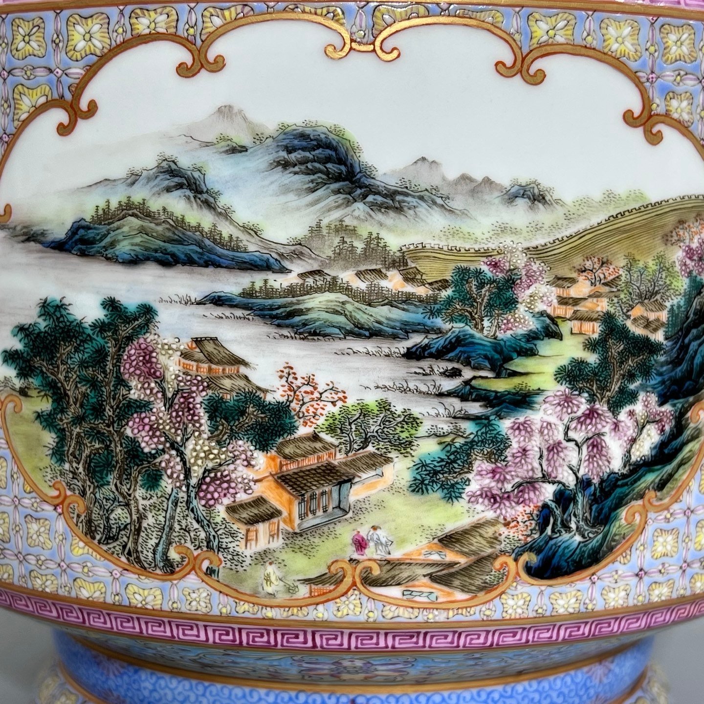 Qing Dynasty Qianlong A pankou statue of landscape with pastel