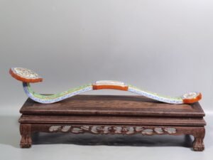 Qing Dynasty Qianlong pastel green space with windows longevity Ruyi
