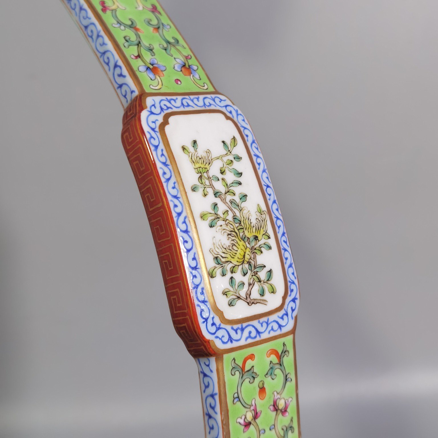 Qing Dynasty Qianlong pastel green space with windows longevity Ruyi